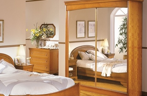 Minet schuifdeurkast met spiegel,commode,ladekast, kersen gelakt, klassieke slaapkamer slaapkenner theo bot,bed,matras